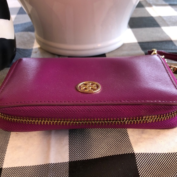 Tory Burch purple wristlet wallet - Picture 4 of 7
